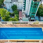 Luxury Apartments With Rooftop Pool & Gym - Avalon