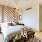 Luxury Apartments With Rooftop Pool & Gym - Avalon