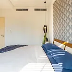 Luxury Apartments With Rooftop Pool & Gym - Avalon