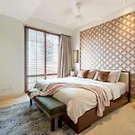 Luxury Apartments With Rooftop Pool & Gym - Avalon