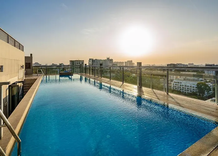 Luxury Apartments With Rooftop Pool & Gym - Avalon