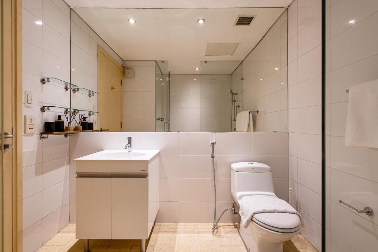 Luxury With Rooftop Pool & Gym - Avalon * TP. Hồ Chí Minh